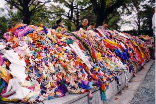 Hiroshima - Denkmal der verstorbenen Kinder im Friedenspark.